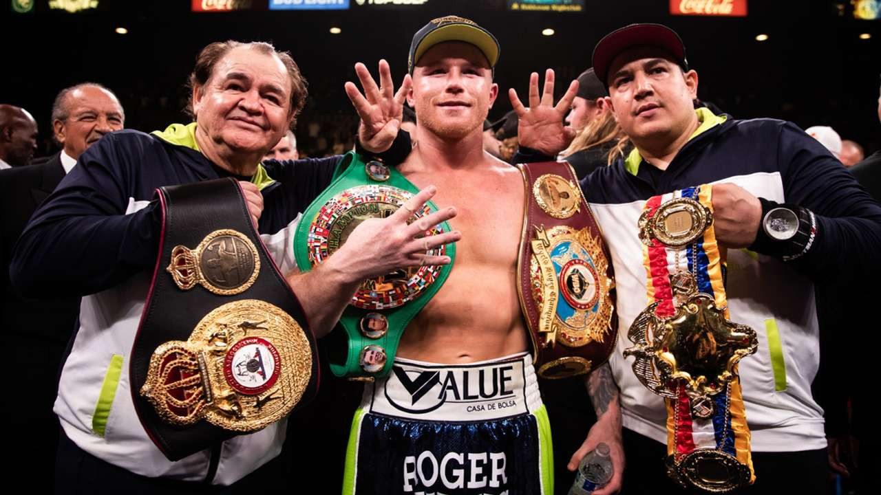 Canelo is tired of questions about the fight with Benavidez