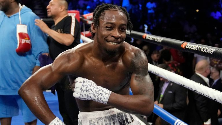 Keyshawn Davis eyes Navarrete in a bold move upward